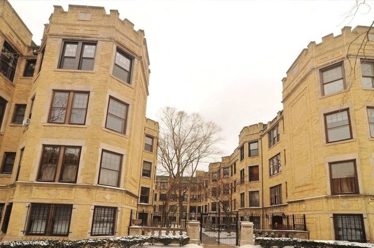 PHOTO - CHICAGO - 1215 W LUNT AVE - COURTYARD APARTMENTS - ROGERS PARK - EDITED FROM A REAL ESTATE IMAGE