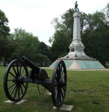 Confederate_Mound_at_Oak_Woods_Cemetery,_Chicago,_Illinois (2)
